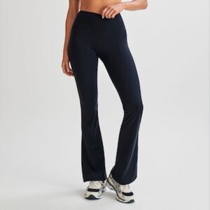 Meshki Jesse Flared Yoga Pants - Black